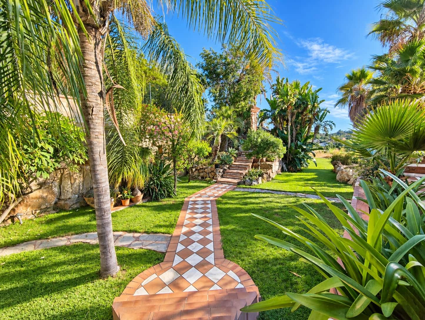 4 sypialnia Finka/Dom wiejski na sprzedaż w Estepona z garażem - 1 400 000 € (Ref: 10076777)