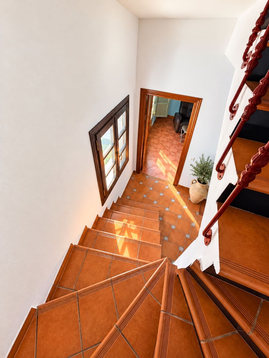 5 bedroom Villa for sale in Casares - € 875,000 (Ref: 10172112)
