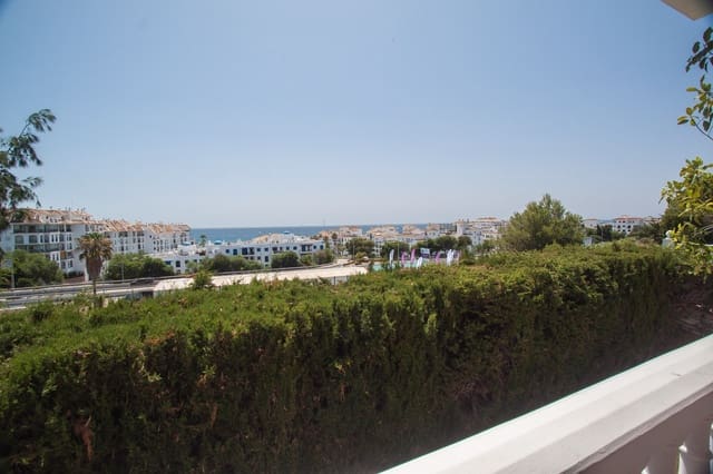 Chalet de 4 habitaciones en Manilva en venta con piscina garaje - 795.000 € (Ref: 6221583)