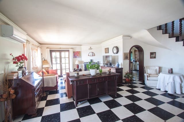 Chalet de 4 habitaciones en Manilva en venta con piscina garaje - 795.000 € (Ref: 6221583)