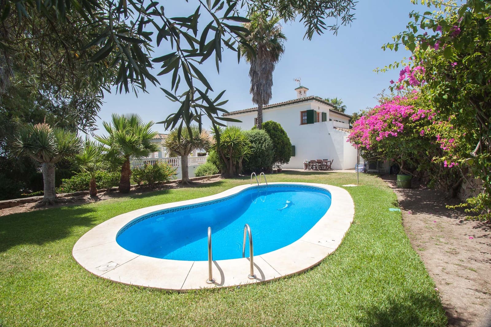 4 bedroom Villa for sale in Manilva with pool garage - € 795,000 (Ref: 6221583)
