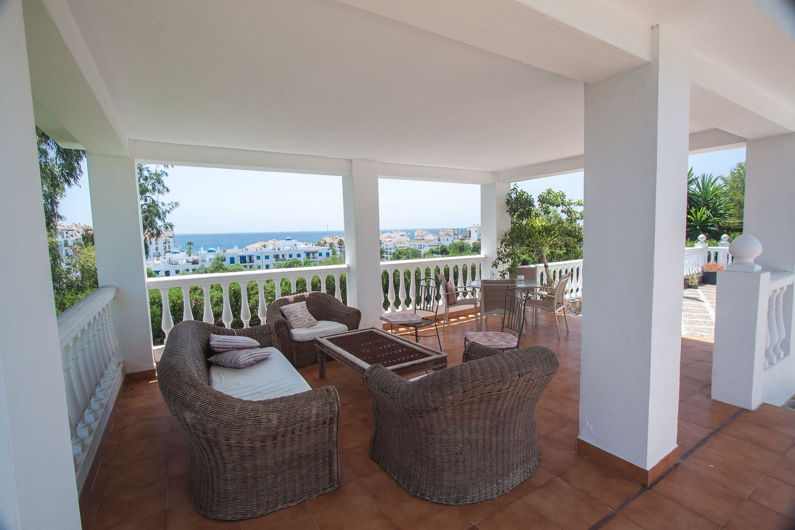 4 bedroom Villa for sale in Manilva with pool garage - € 795,000 (Ref: 6221583)