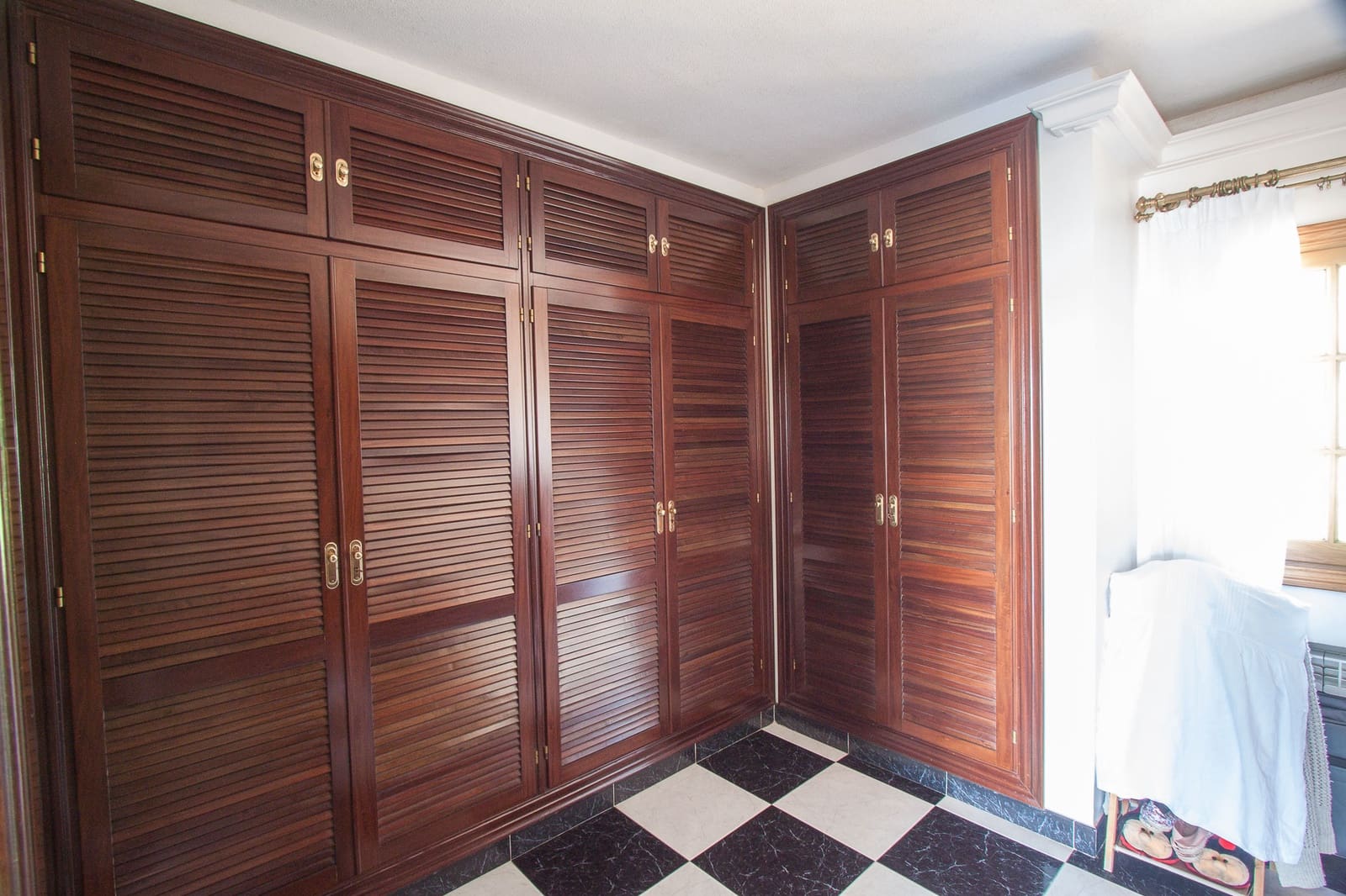 4 bedroom Villa for sale in Manilva with pool garage - € 795,000 (Ref: 6221583)