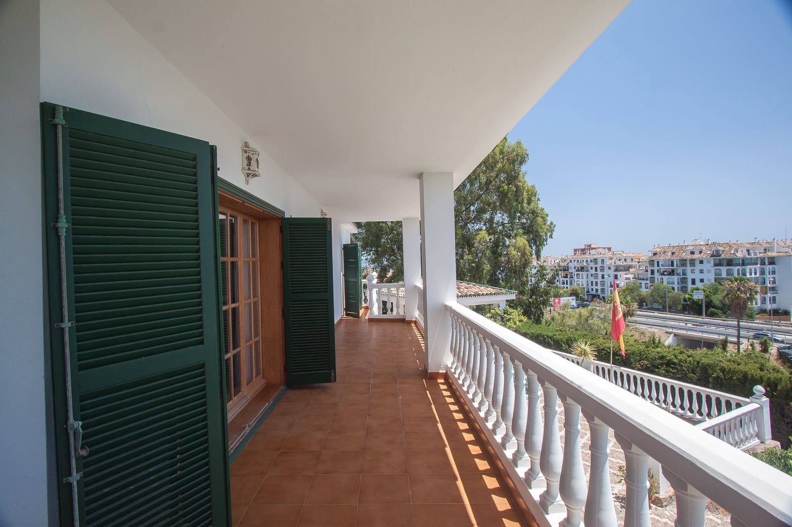 4 bedroom Villa for sale in Manilva with pool garage - € 795,000 (Ref: 6221583)