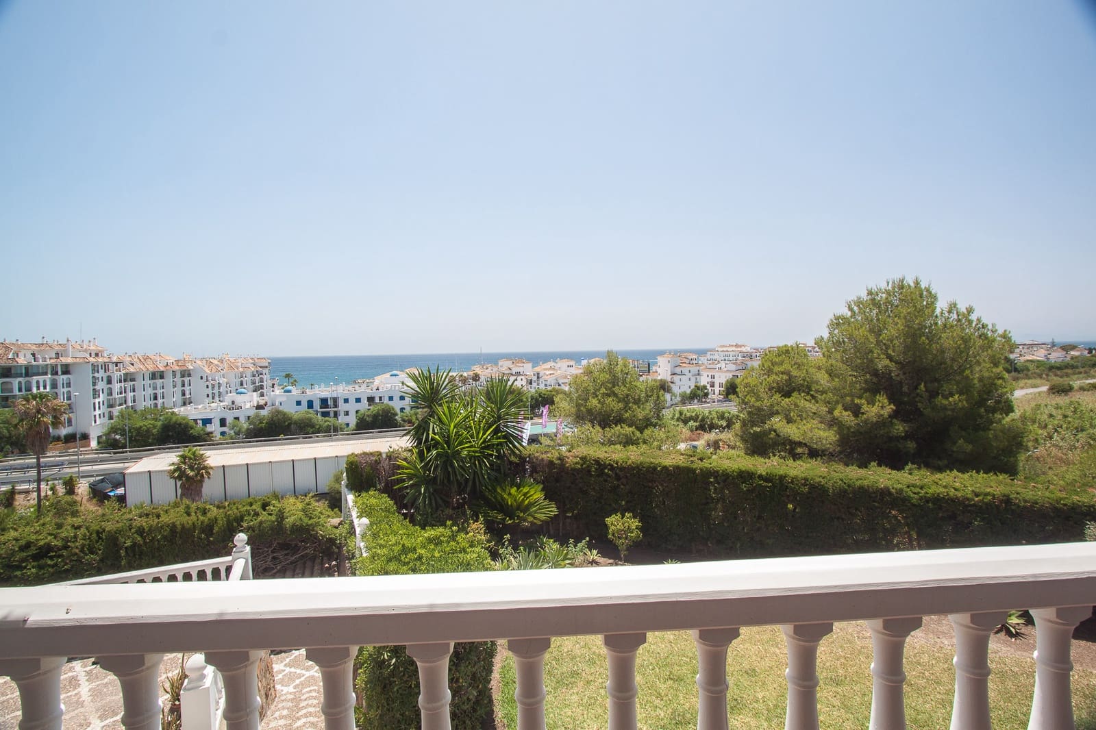 4 bedroom Villa for sale in Manilva with pool garage - € 795,000 (Ref: 6221583)