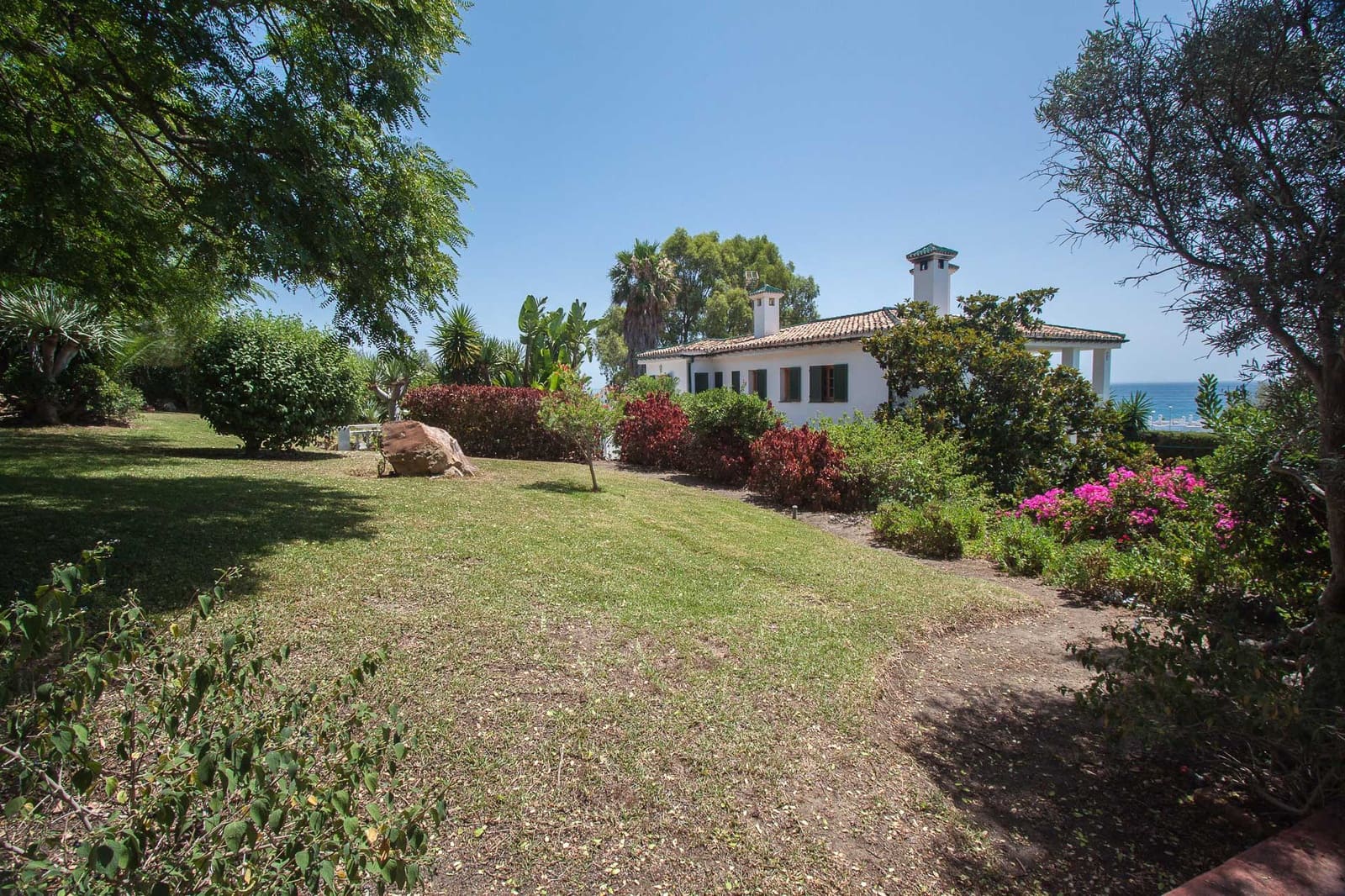 4 bedroom Villa for sale in Manilva with pool garage - € 795,000 (Ref: 6221583)