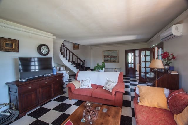 Chalet de 4 habitaciones en Manilva en venta con piscina garaje - 795.000 € (Ref: 6221583)