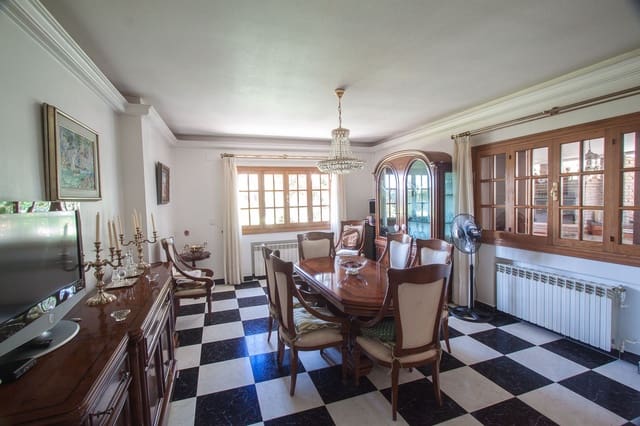 Chalet de 4 habitaciones en Manilva en venta con piscina garaje - 795.000 € (Ref: 6221583)