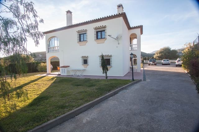 4 quarto Quinta/Casa Rural para venda em Estepona com piscina garagem - 875 000 € (Ref: 6346041)