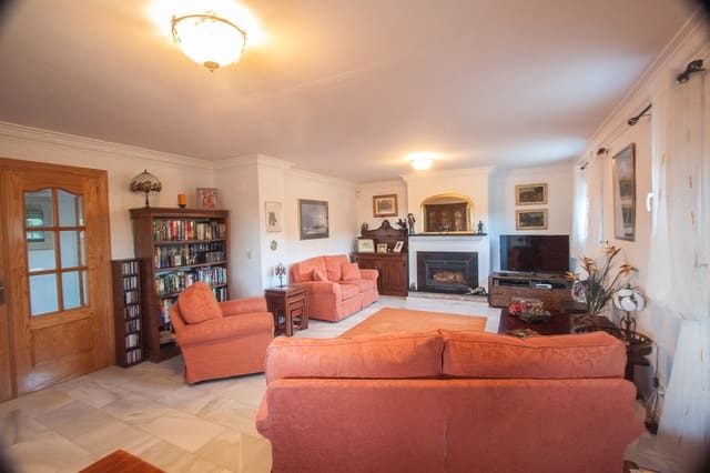 4 quarto Quinta/Casa Rural para venda em Estepona com piscina garagem - 875 000 € (Ref: 6346041)