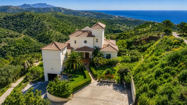 7 makuuhuone Maalaistalo myytävänä paikassa Estepona mukana uima-altaan 
autotalli - 2 100 000 € (Ref: 6958721)