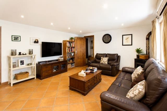 3 bedroom Finca/Country House for sale in Casares with pool garage - € 650,000 (Ref: 6994521)