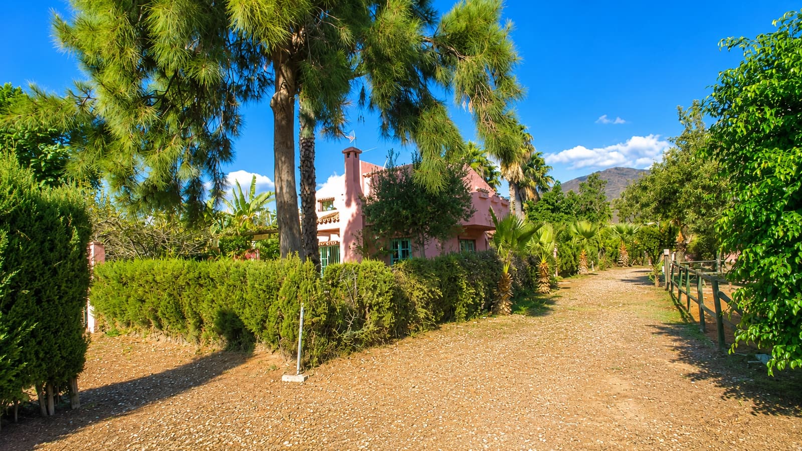 3 slaapkamer Finca/Landhuis te koop in Estepona met garage - € 875.000 (Ref: 7401978)