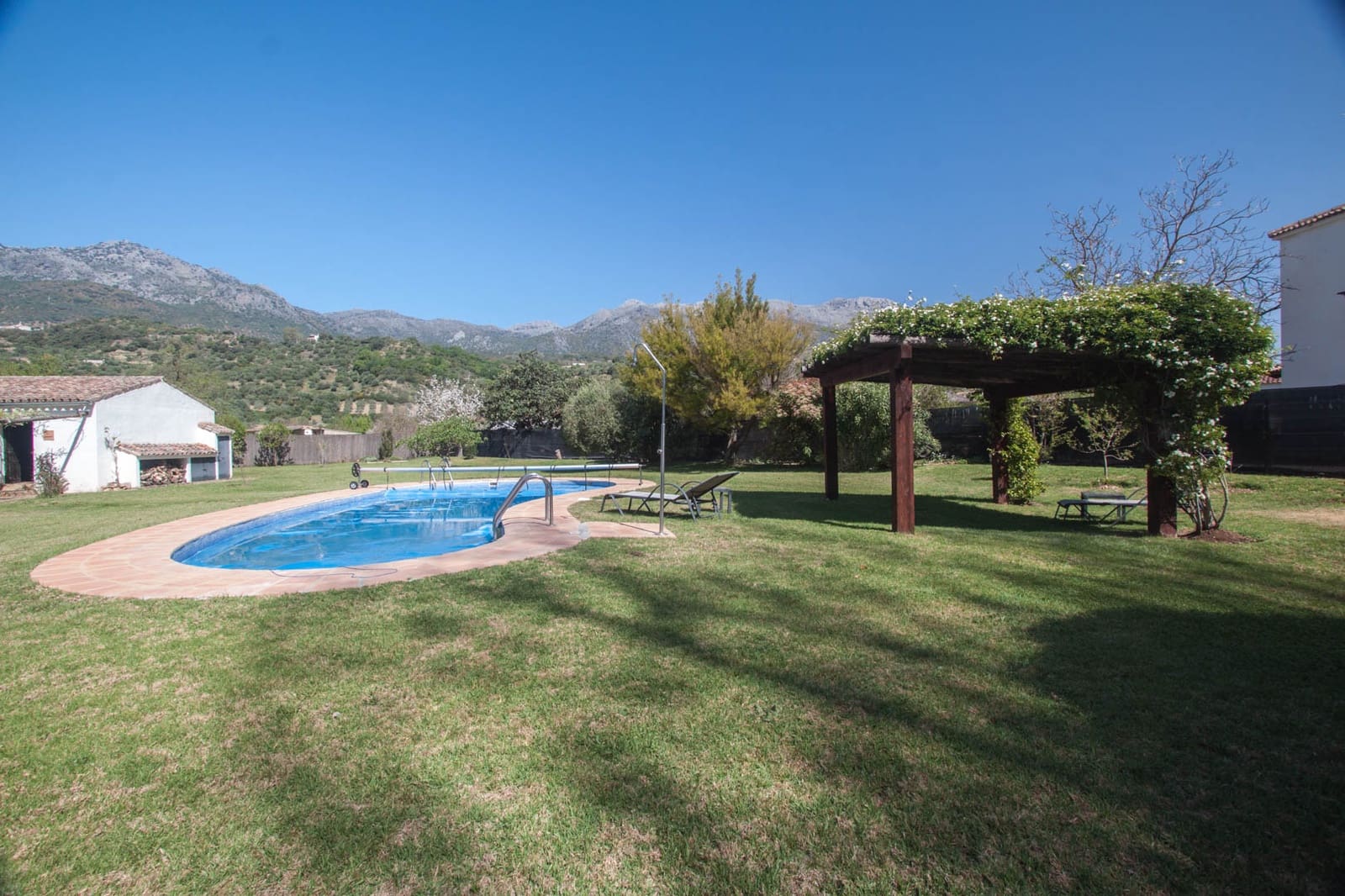 5 soveværelse Finca/Landehus til salg i Cortes de la Frontera med swimmingpool - € 399.950 (Ref: 7506633)