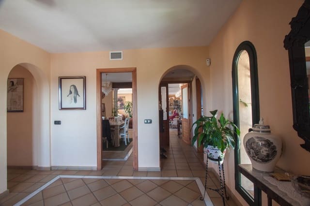 4 slaapkamer Finca/Landhuis te koop in Estepona met zwembad garage - € 2.450.000 (Ref: 7656198)