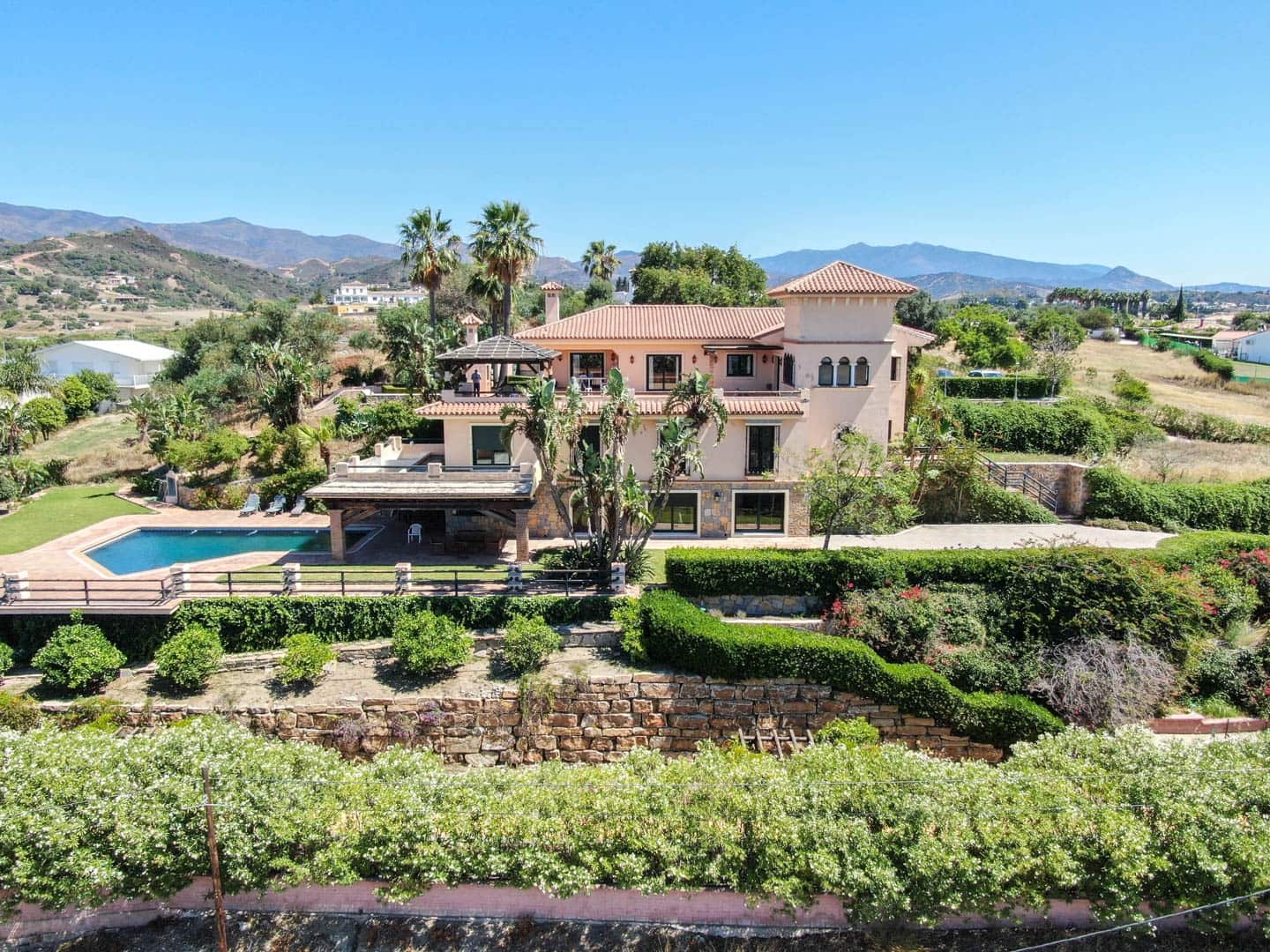4 soveværelse Finca/Landehus til salg i Estepona med swimmingpool garage - € 2.450.000 (Ref: 7656198)