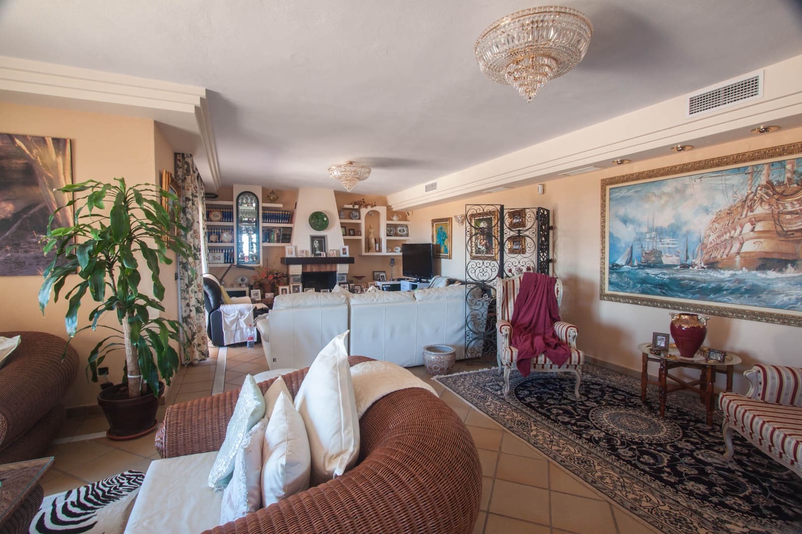 4 soveværelse Finca/Landehus til salg i Estepona med swimmingpool garage - € 2.450.000 (Ref: 7656198)