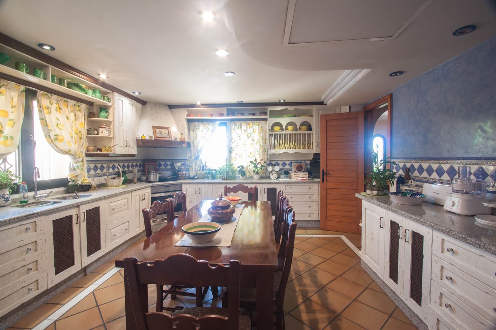 4 soveværelse Finca/Landehus til salg i Estepona med swimmingpool garage - € 2.450.000 (Ref: 7656198)