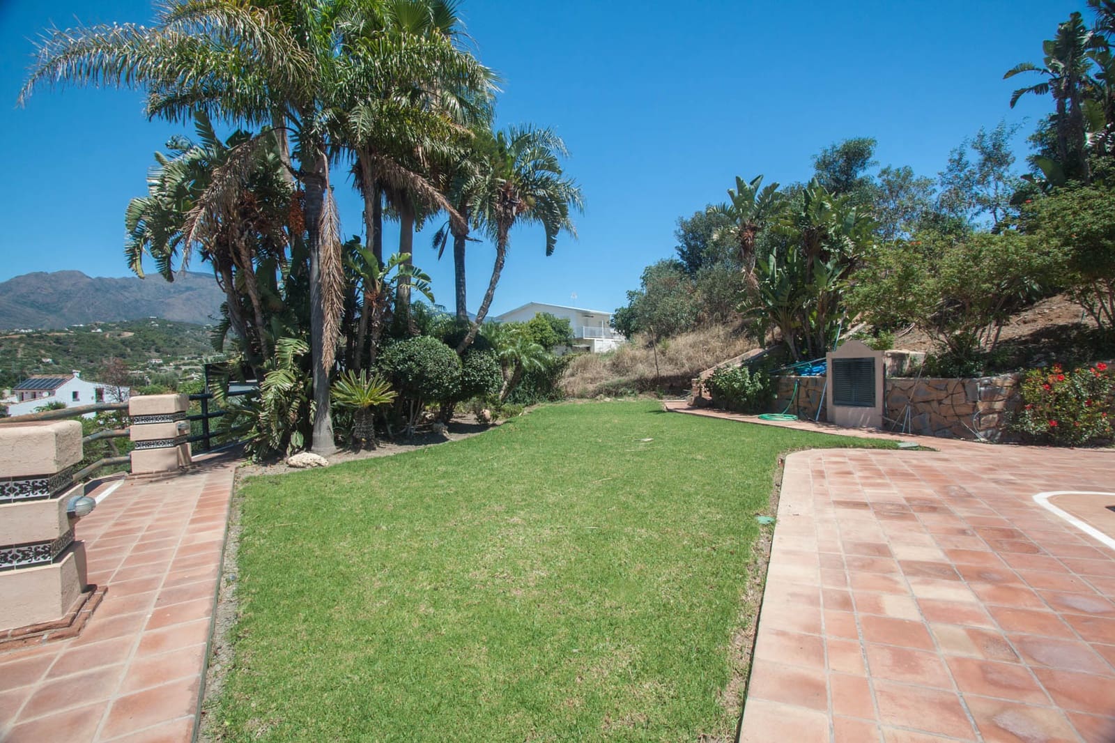 4 soveværelse Finca/Landehus til salg i Estepona med swimmingpool garage - € 2.450.000 (Ref: 7656198)