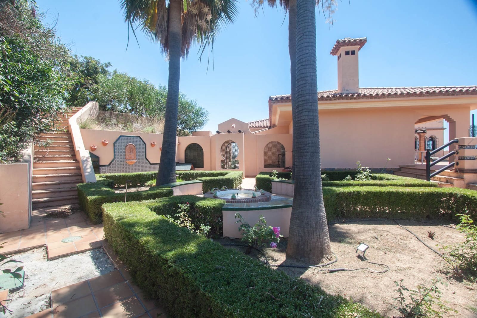 4 soveværelse Finca/Landehus til salg i Estepona med swimmingpool garage - € 2.450.000 (Ref: 7656198)