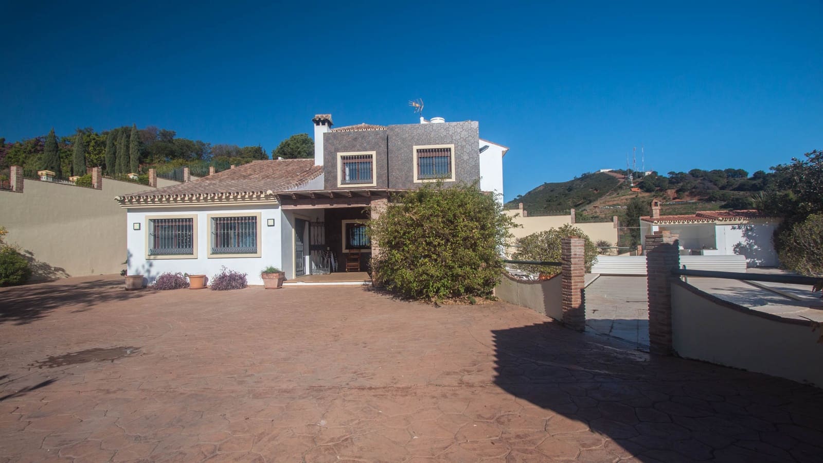 6 sypialnia Finka/Dom wiejski na sprzedaż w Estepona z basenem garażem - 995 000 € (Ref: 8742848)