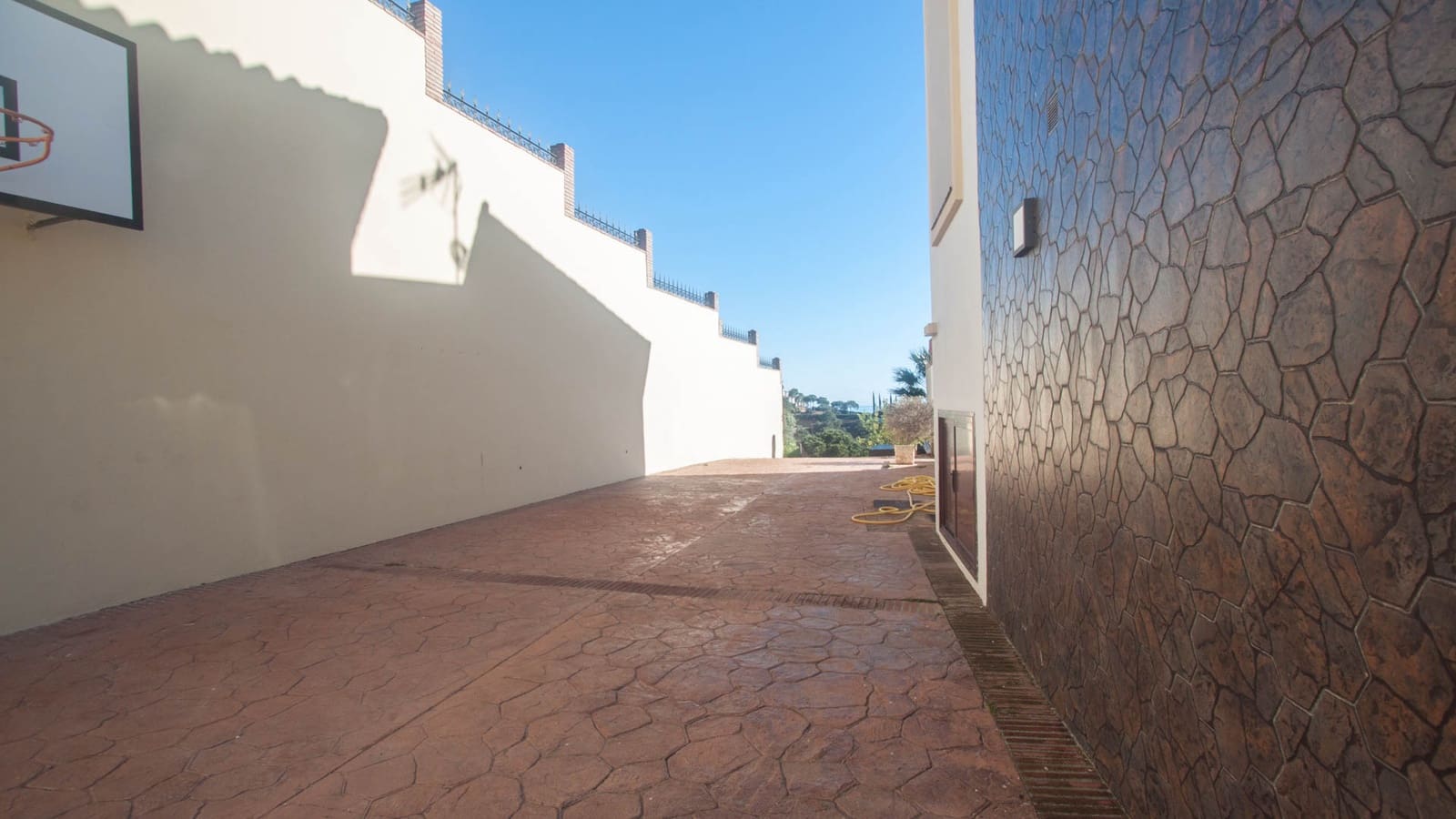 6 sypialnia Finka/Dom wiejski na sprzedaż w Estepona z basenem garażem - 995 000 € (Ref: 8742848)