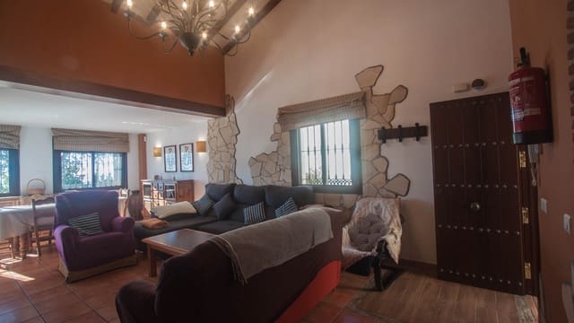 6 sypialnia Finka/Dom wiejski na sprzedaż w Estepona z basenem garażem - 995 000 € (Ref: 8742848)