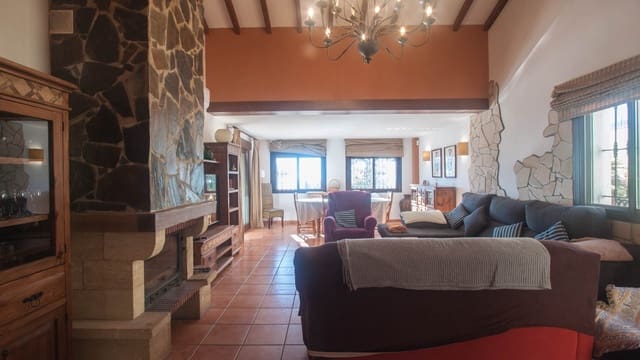 6 sypialnia Finka/Dom wiejski na sprzedaż w Estepona z basenem garażem - 995 000 € (Ref: 8742848)