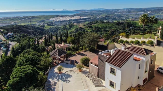 6 sypialnia Finka/Dom wiejski na sprzedaż w Estepona z basenem garażem - 995 000 € (Ref: 8742848)