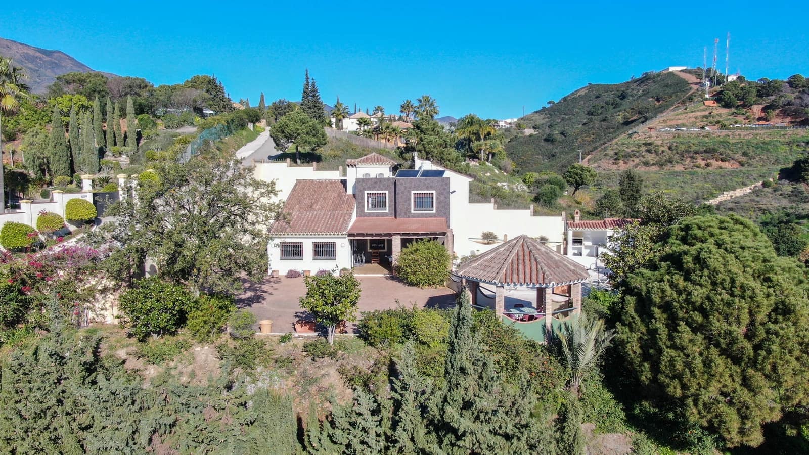 6 sypialnia Finka/Dom wiejski na sprzedaż w Estepona z basenem garażem - 995 000 € (Ref: 8742848)