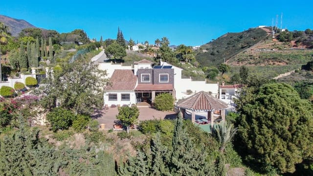 6 sypialnia Finka/Dom wiejski na sprzedaż w Estepona z basenem garażem - 995 000 € (Ref: 8742848)