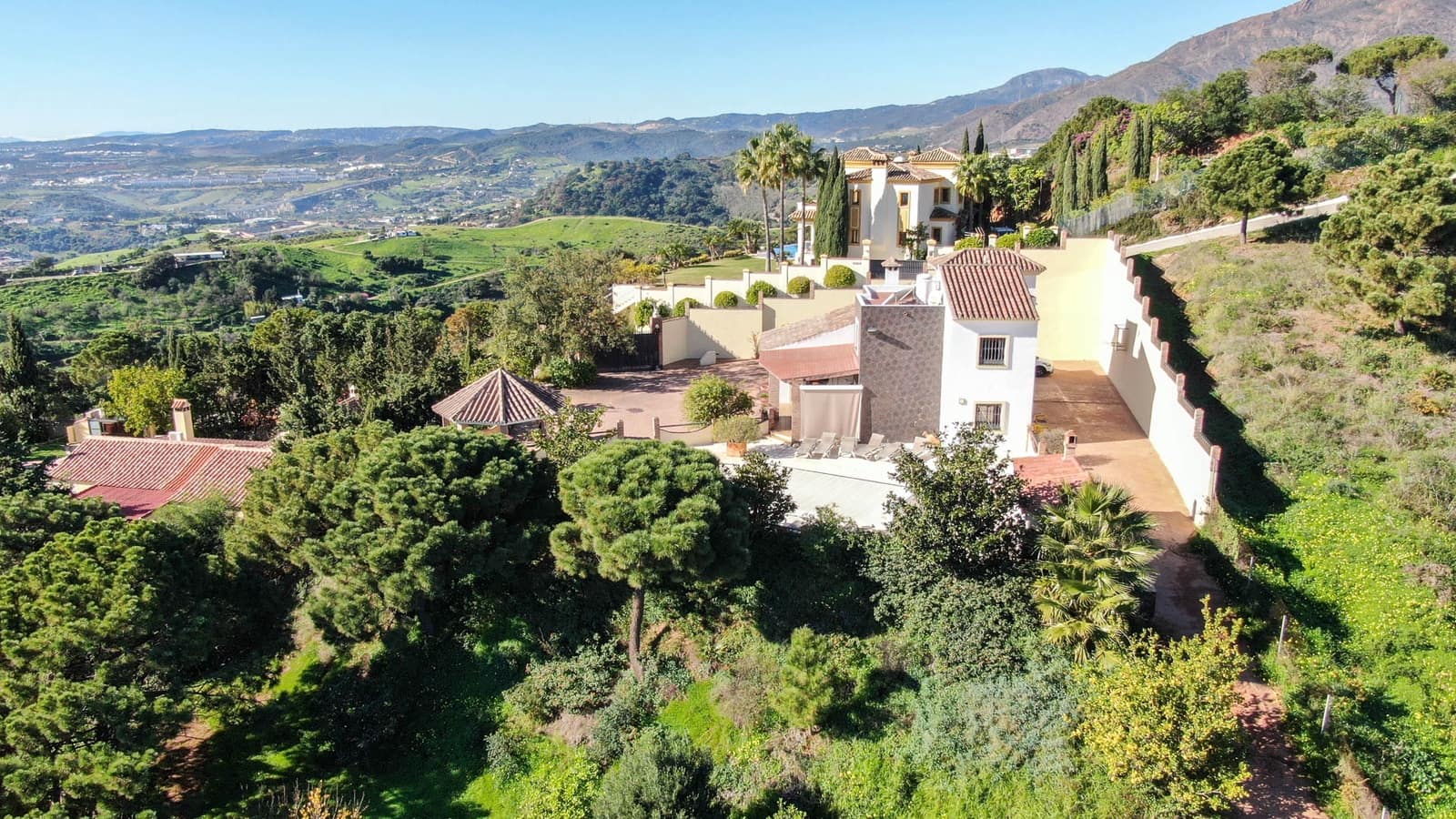 6 sypialnia Finka/Dom wiejski na sprzedaż w Estepona z basenem garażem - 995 000 € (Ref: 8742848)