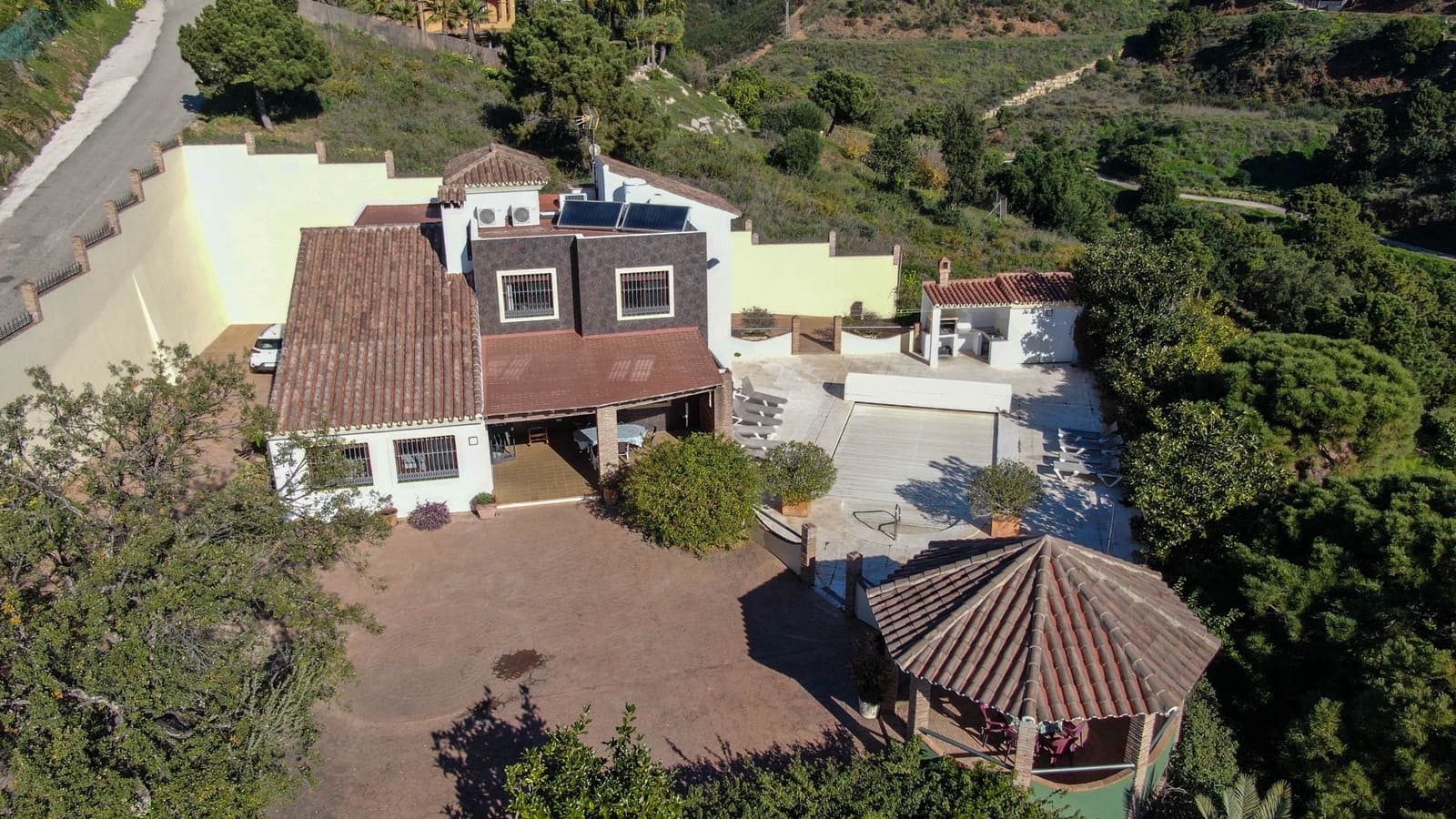 6 sypialnia Finka/Dom wiejski na sprzedaż w Estepona z basenem garażem - 995 000 € (Ref: 8742848)