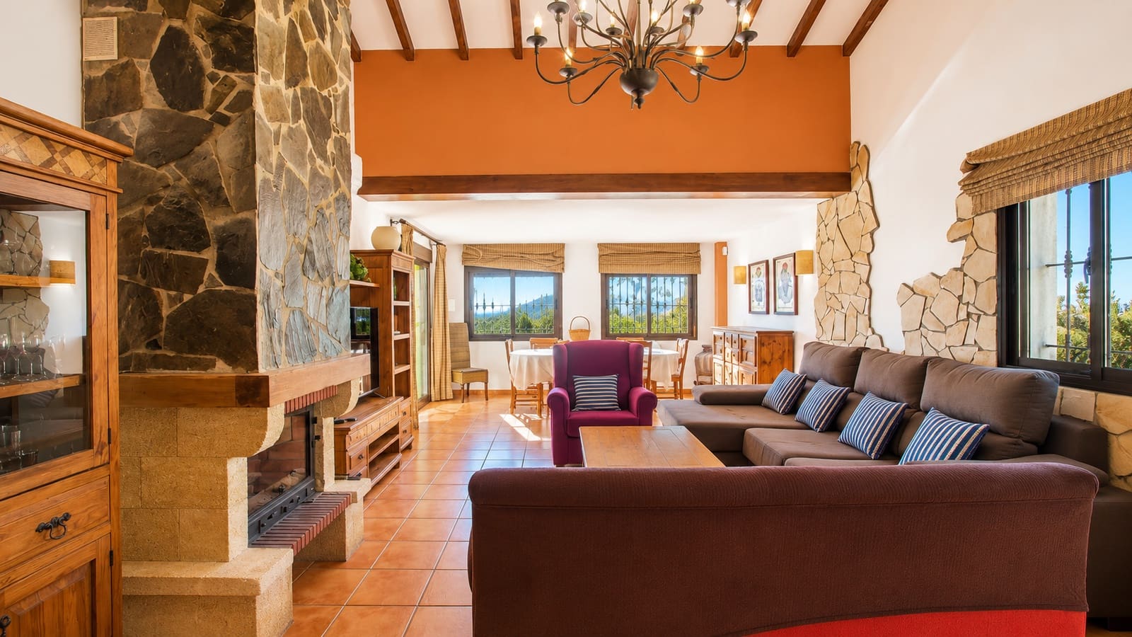 6 bedroom Finca/Country House for sale in Estepona with pool garage - € 1,095,000 (Ref: 8742848)