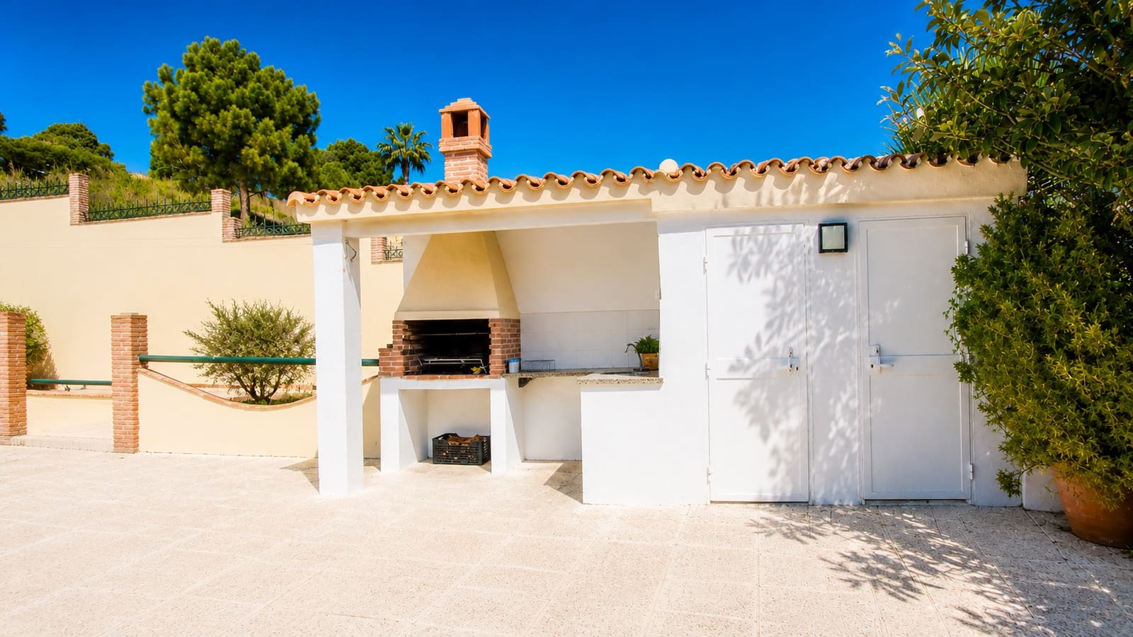 6 bedroom Finca/Country House for sale in Estepona with pool garage - € 1,095,000 (Ref: 8742848)