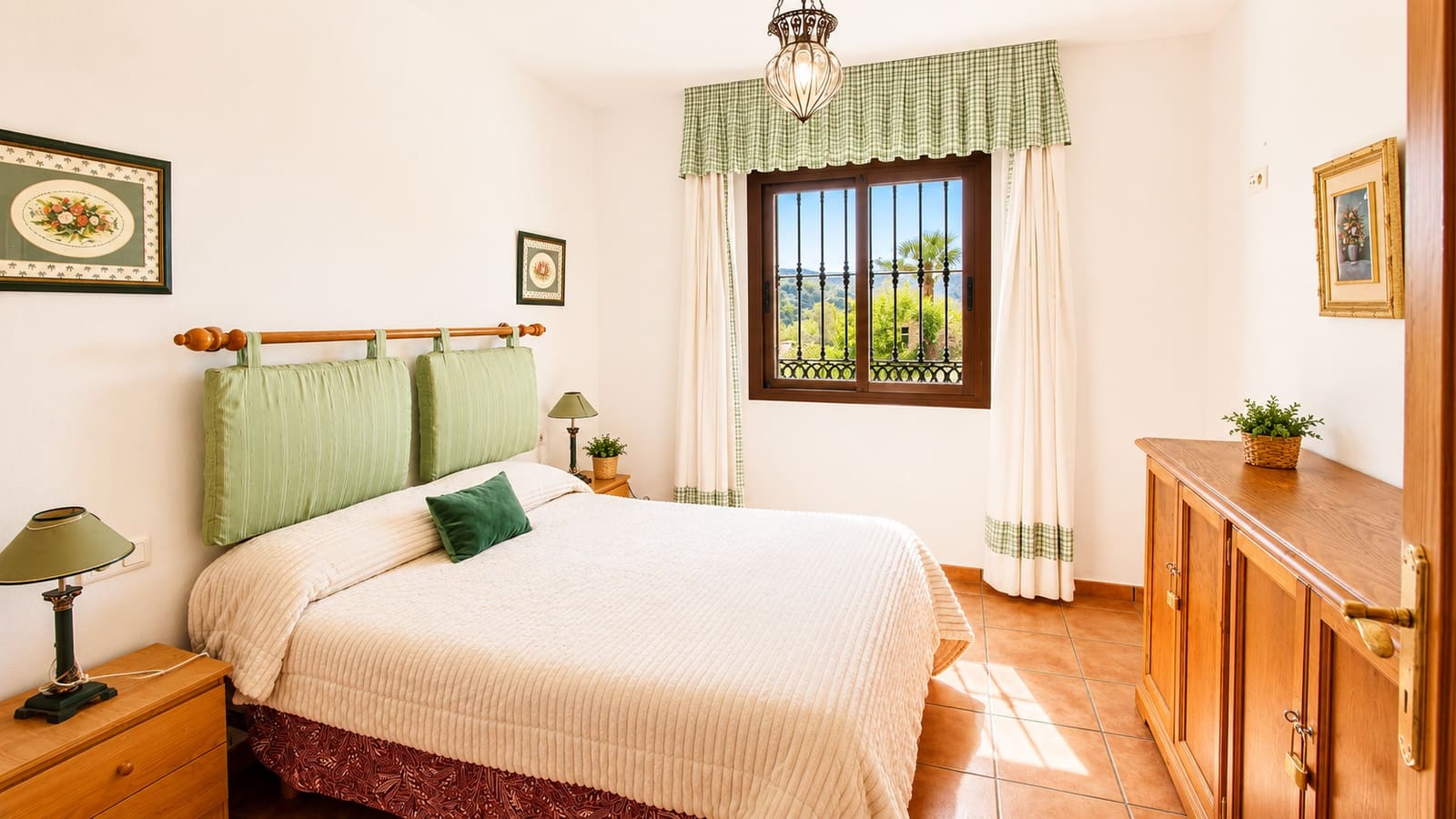 6 bedroom Finca/Country House for sale in Estepona with pool garage - € 1,095,000 (Ref: 8742848)