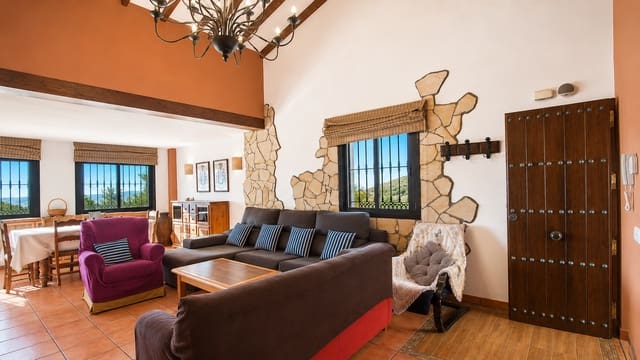 6 bedroom Finca/Country House for sale in Estepona with pool garage - € 1,095,000 (Ref: 8742848)
