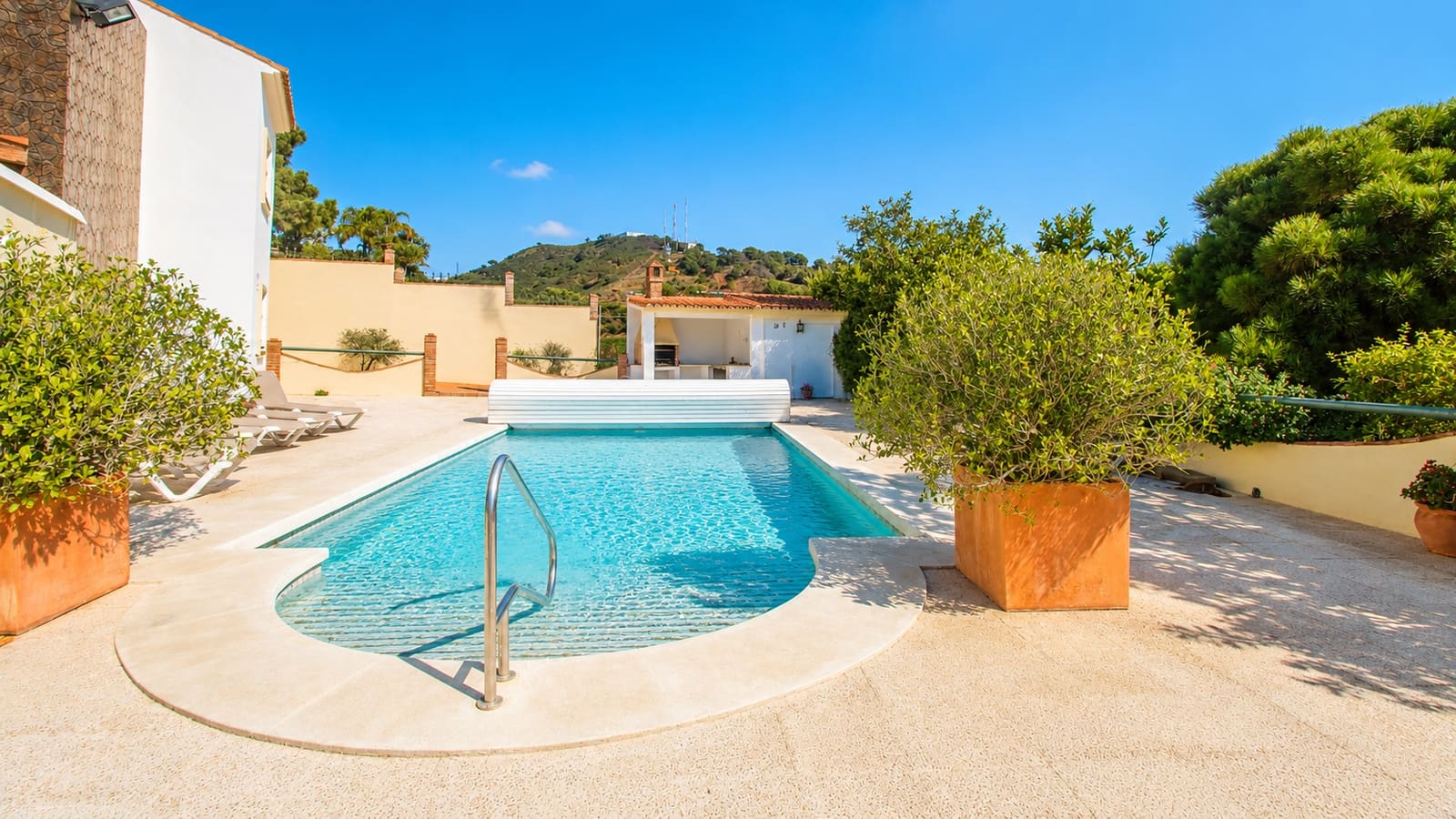 6 bedroom Finca/Country House for sale in Estepona with pool garage - € 1,095,000 (Ref: 8742848)