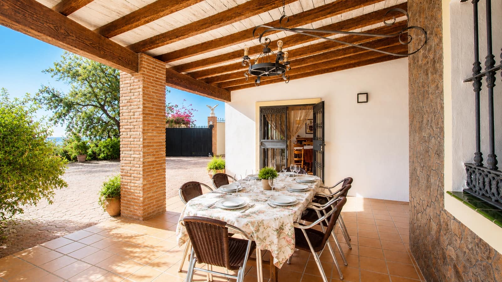 6 bedroom Finca/Country House for sale in Estepona with pool garage - € 1,095,000 (Ref: 8742848)
