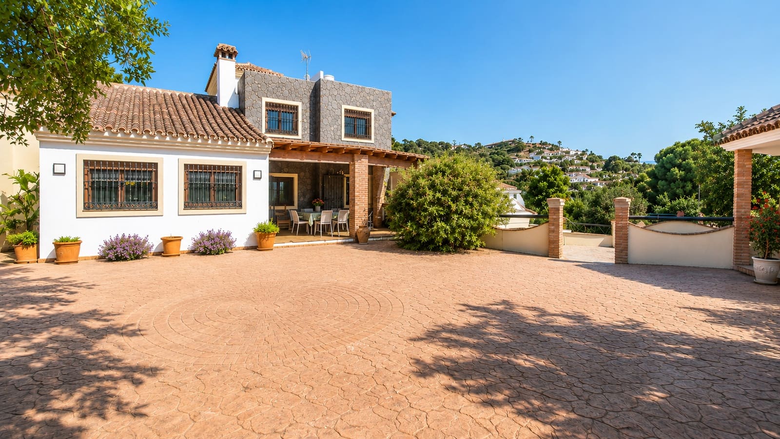 6 bedroom Finca/Country House for sale in Estepona with pool garage - € 1,095,000 (Ref: 8742848)