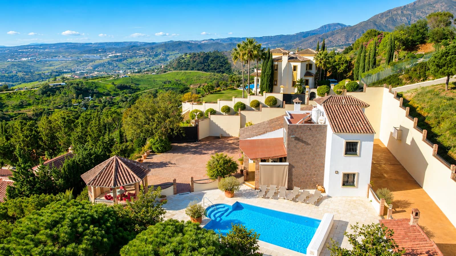 6 bedroom Finca/Country House for sale in Estepona with pool garage - € 1,095,000 (Ref: 8742848)