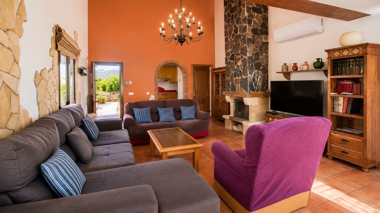 6 bedroom Finca/Country House for sale in Estepona with pool garage - € 1,095,000 (Ref: 8742848)