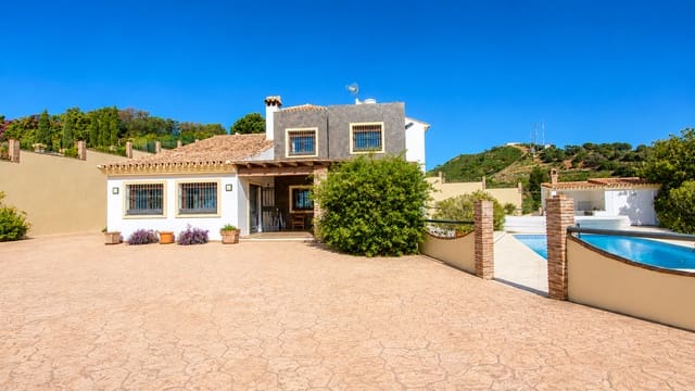 6 bedroom Finca/Country House for sale in Estepona with pool garage - € 1,095,000 (Ref: 8742848)