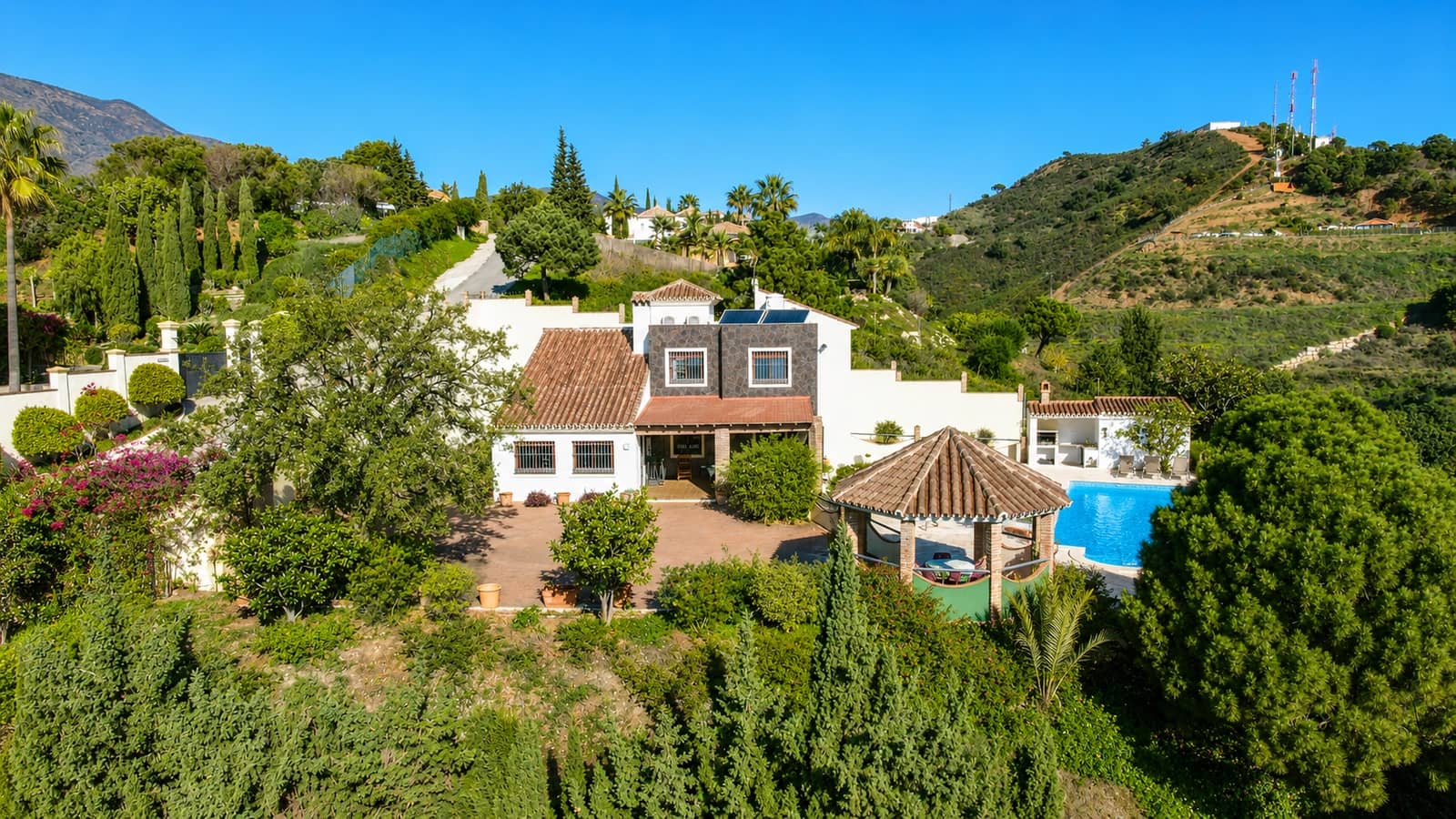 6 bedroom Finca/Country House for sale in Estepona with pool garage - € 1,095,000 (Ref: 8742848)