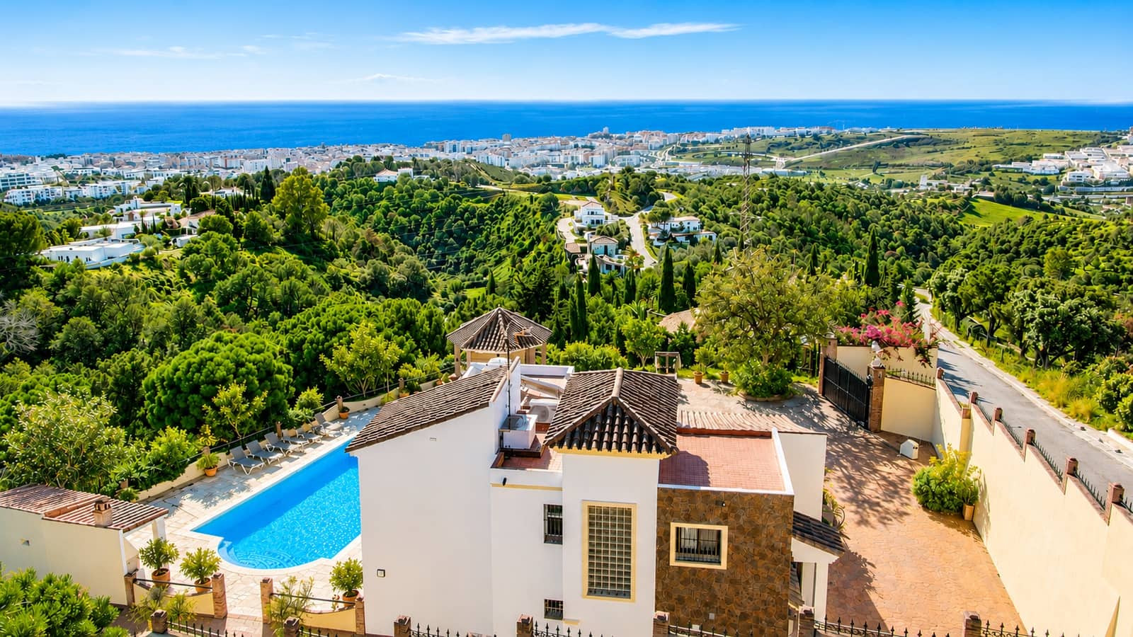 6 bedroom Finca/Country House for sale in Estepona with pool garage - € 1,095,000 (Ref: 8742848)