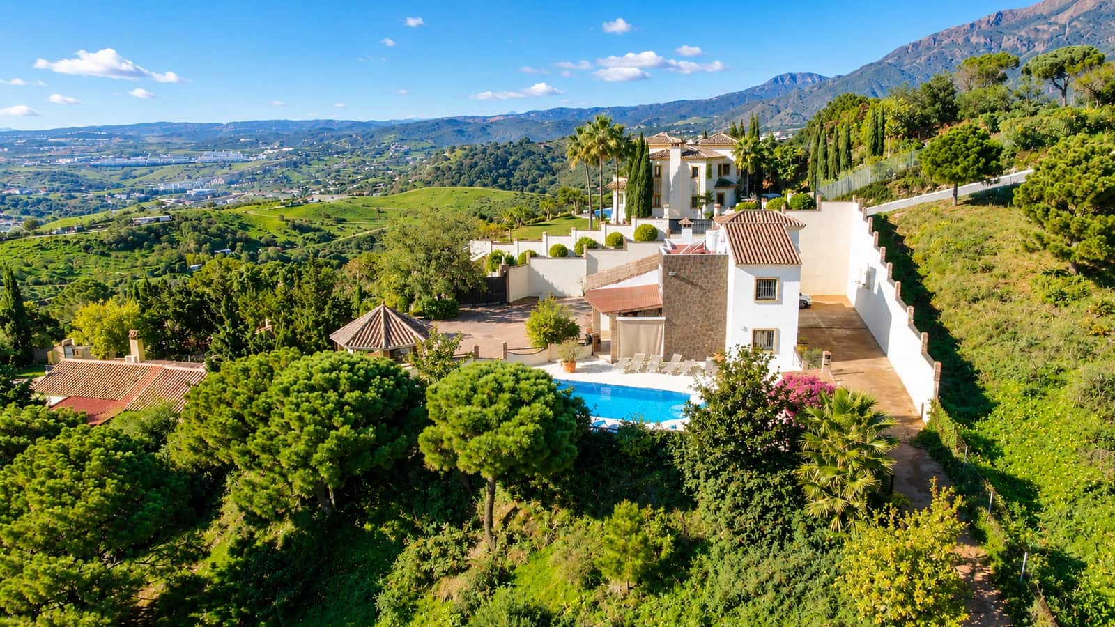 6 bedroom Finca/Country House for sale in Estepona with pool garage - € 1,095,000 (Ref: 8742848)