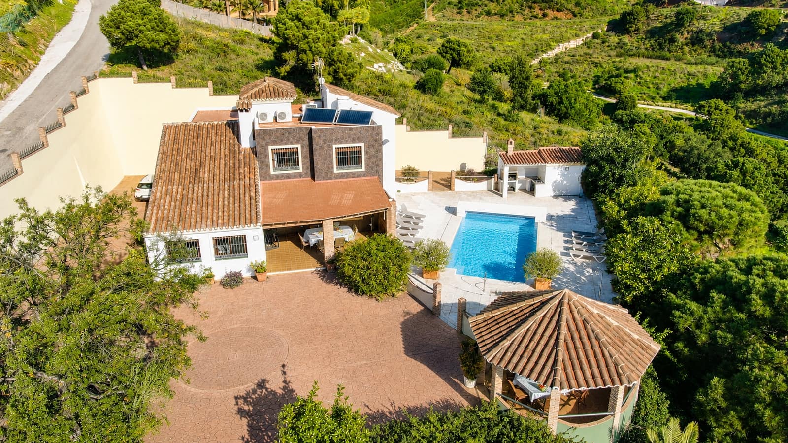 6 bedroom Finca/Country House for sale in Estepona with pool garage - € 1,095,000 (Ref: 8742848)