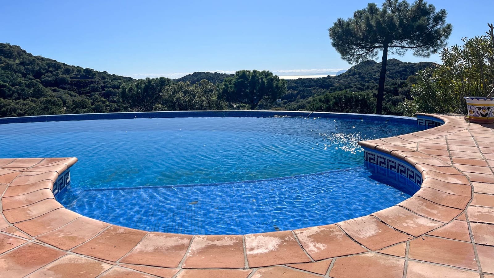 5 sypialnia Finka/Dom wiejski na sprzedaż w Casares z basenem garażem - 1 400 000 € (Ref: 8799162)