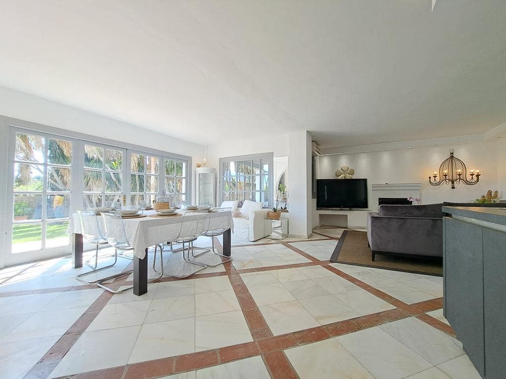 Villa te huur in Estepona met zwembad garage - € 5.250 (Ref: 9015607)