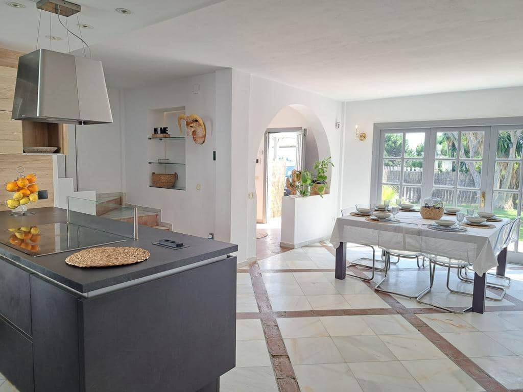 Villa te huur in Estepona met zwembad garage - € 5.250 (Ref: 9015607)